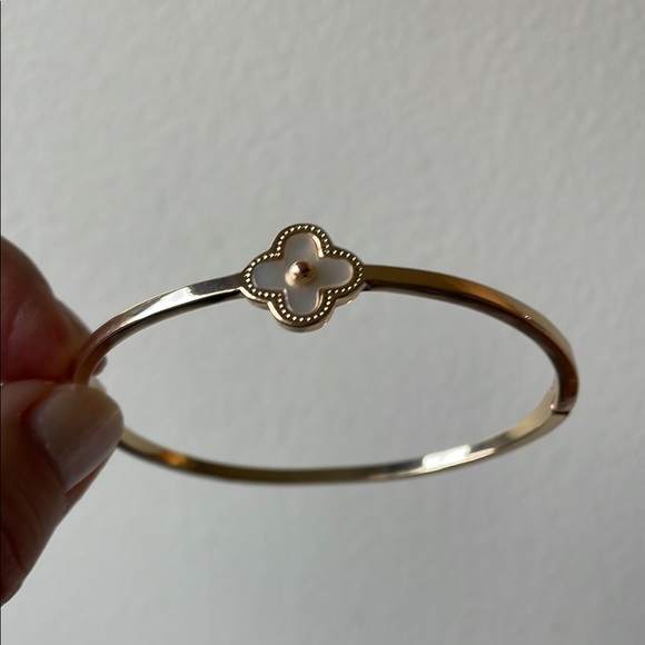 Clover Bracelet Bangle - Picture 4 of 9